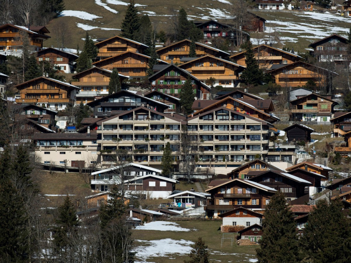 Saisonarbeitende im Tourismus sehen Wohnkosten als grosses Problem